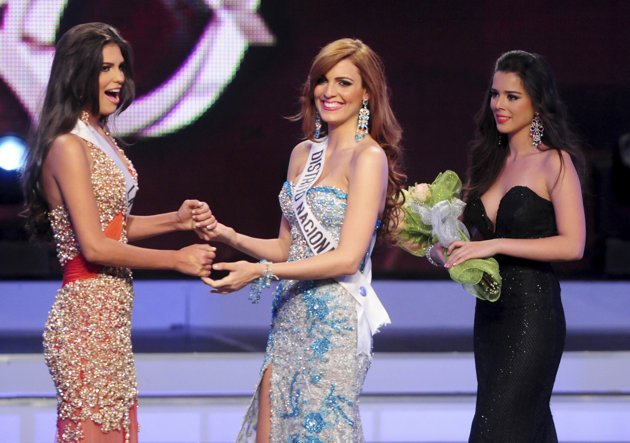 Dulcita Lieggi Francisco (center) Reigning New Miss Dominican Republic 2012