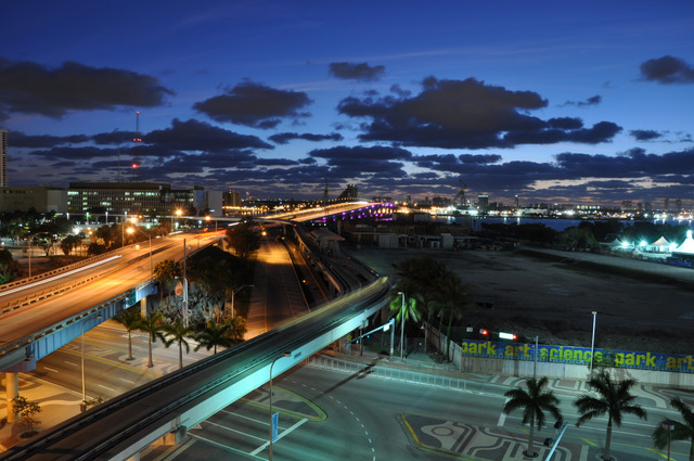 casa moderna hotel & spa vue sur Miami by night de nuit