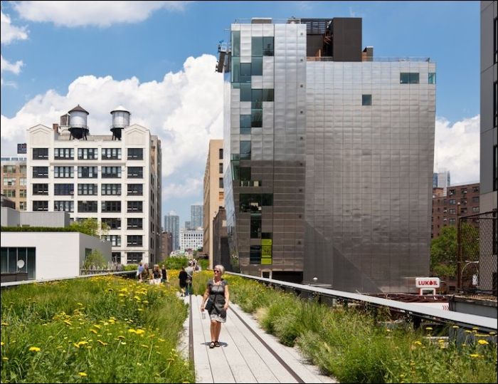 La voie ferrée aérienne de Lower West Side réaménagé en High Line aujourd'hui