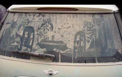 الرسم على غبار السيارات